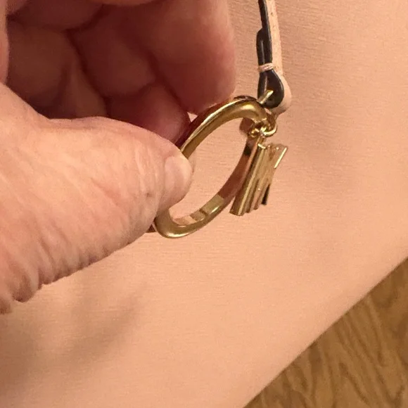 Michael Kors Jetset Light Pink Tote with Gold Accents With Wristlet - Picture 4 of 16